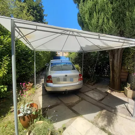 Dans Provencale, Jardins Et 3vtt Disponibles Lejlighed